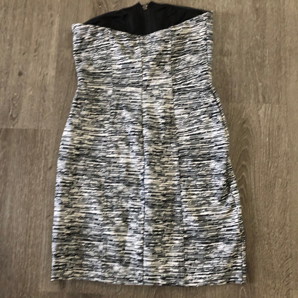 Victorias Secret Black White Abstract Zip Front Strapless Mini Dress sz 2 - Picture 3 of 10